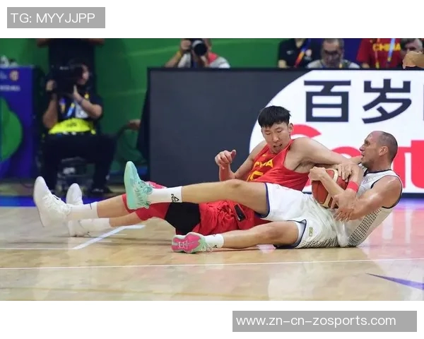 周琦因伤缺席亚洲杯赛场与队友并肩作战全力以赴进行康复训练 周琦因伤缺席亚洲杯赛场与队友并肩作战全力以赴进行康复训练