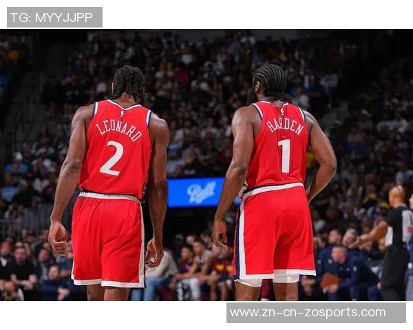 保罗现场观战快船与掘金激烈对决两支顶级球队的精彩较量 保罗现场观战快船与掘金激烈对决两支顶级球队的精彩较量