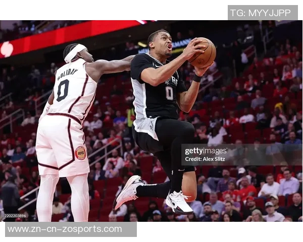 骑士第三节狂潮来袭净胜马刺25分杰伦泰森独揽16分表现惊艳